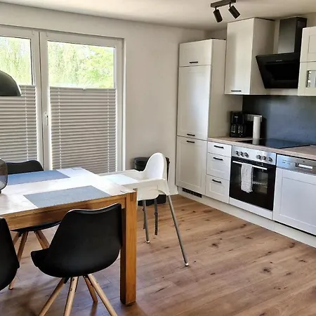 Semesterbostad Seeoase - 70qm - Kamin -terrassen - Parkplatz - Badestelle Fusslaeufig *